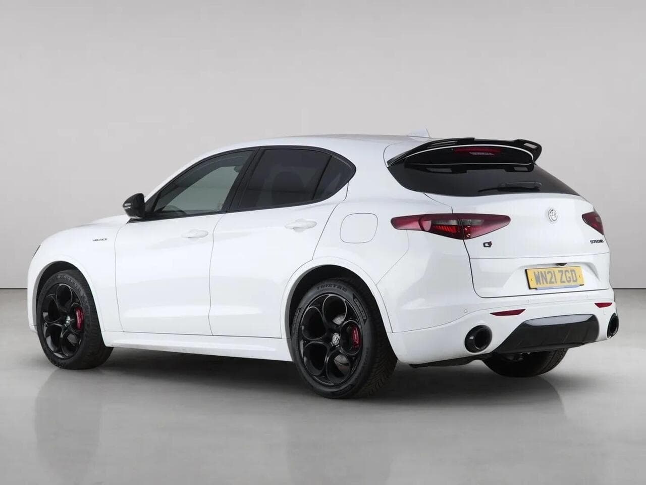 Alfa Romeo Stelvio thumbnail Rear Left