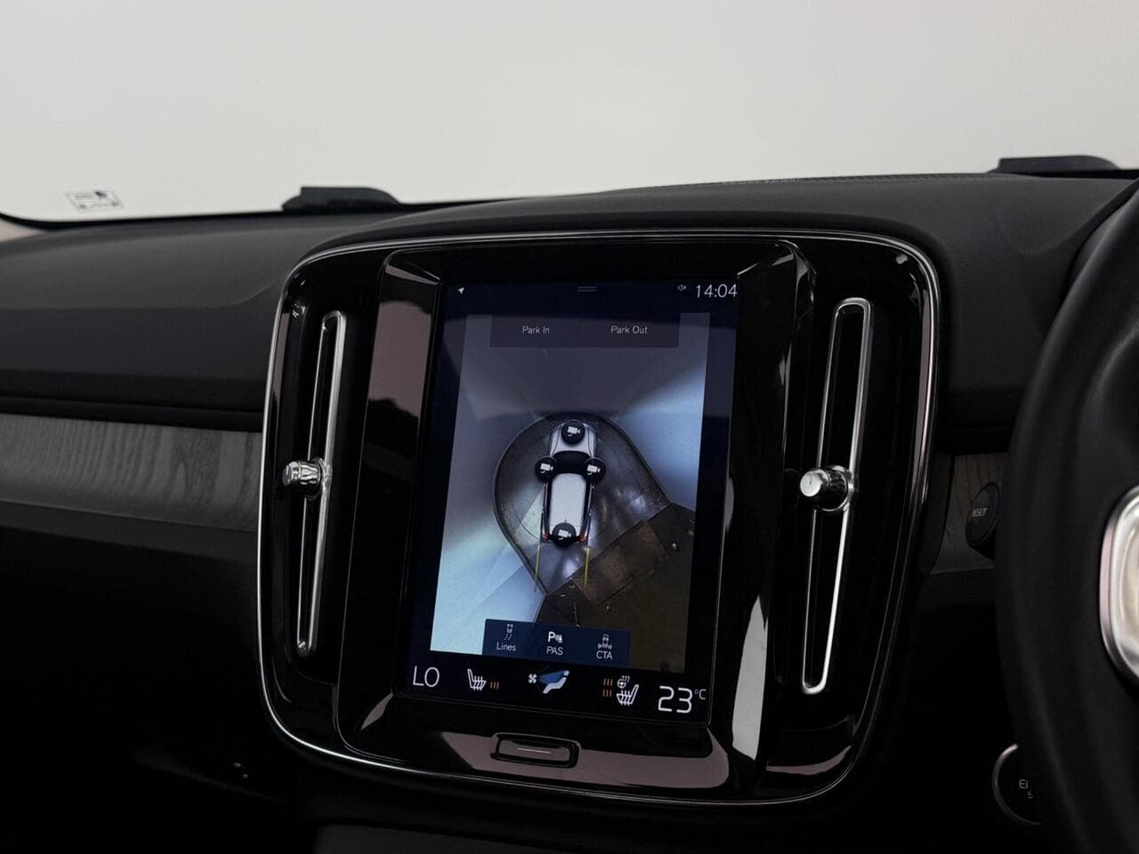 Volvo XC40 thumbnail Infotainment System