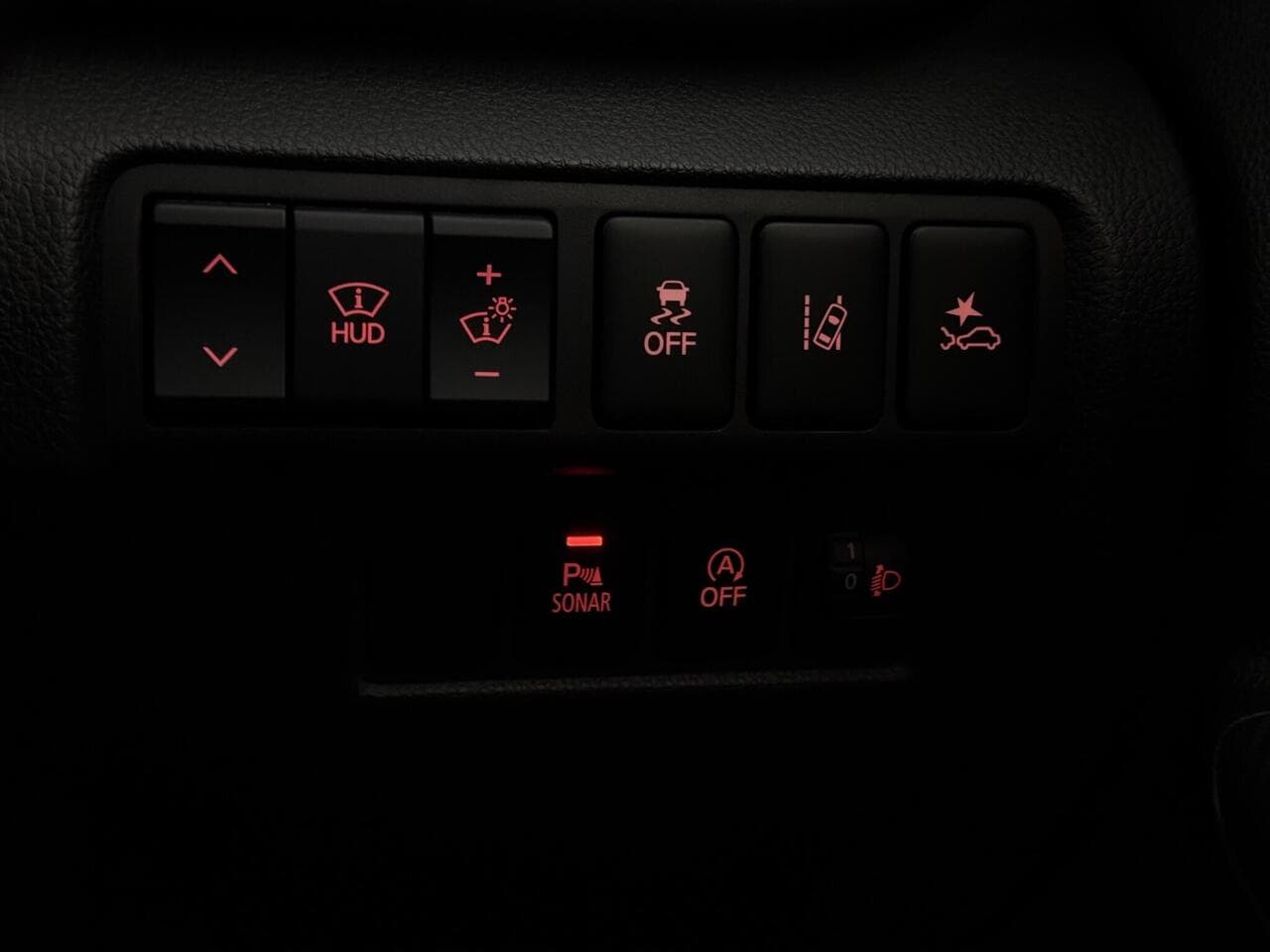 Mitsubishi Eclipse Cross thumbnail Misc Controls