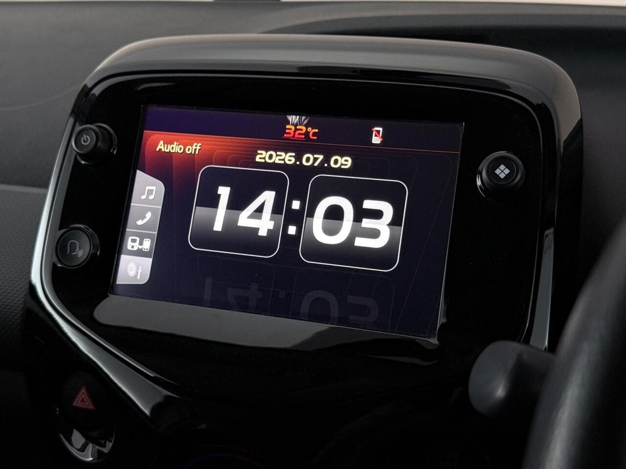 Peugeot 108 thumbnail Infotainment System