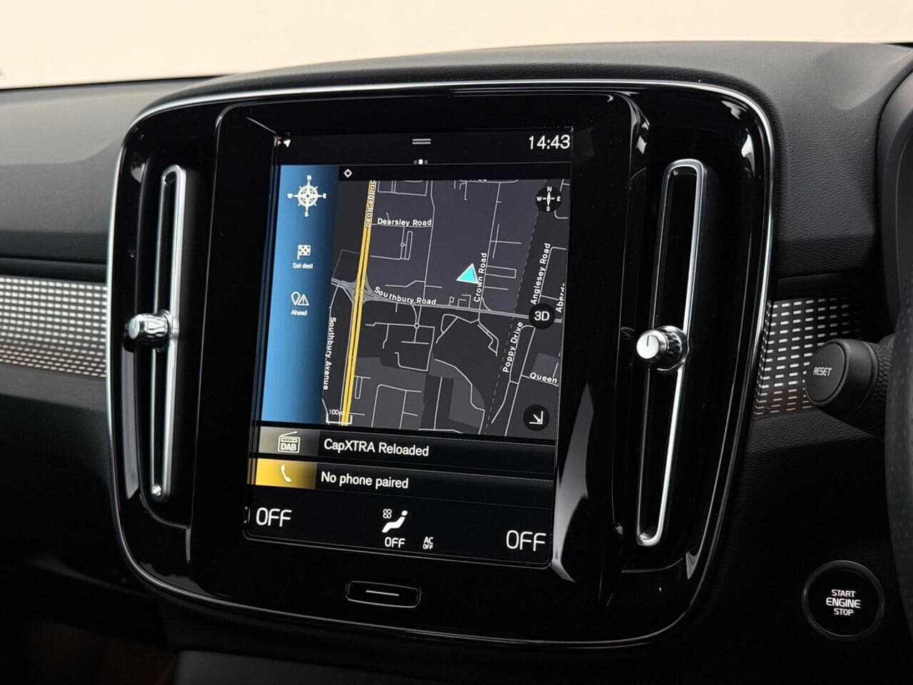 Volvo XC40 thumbnail Infotainment System