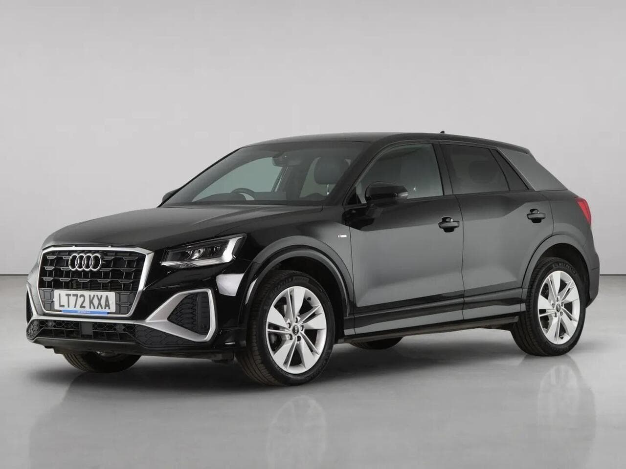 Audi Q2 thumbnail Front Left