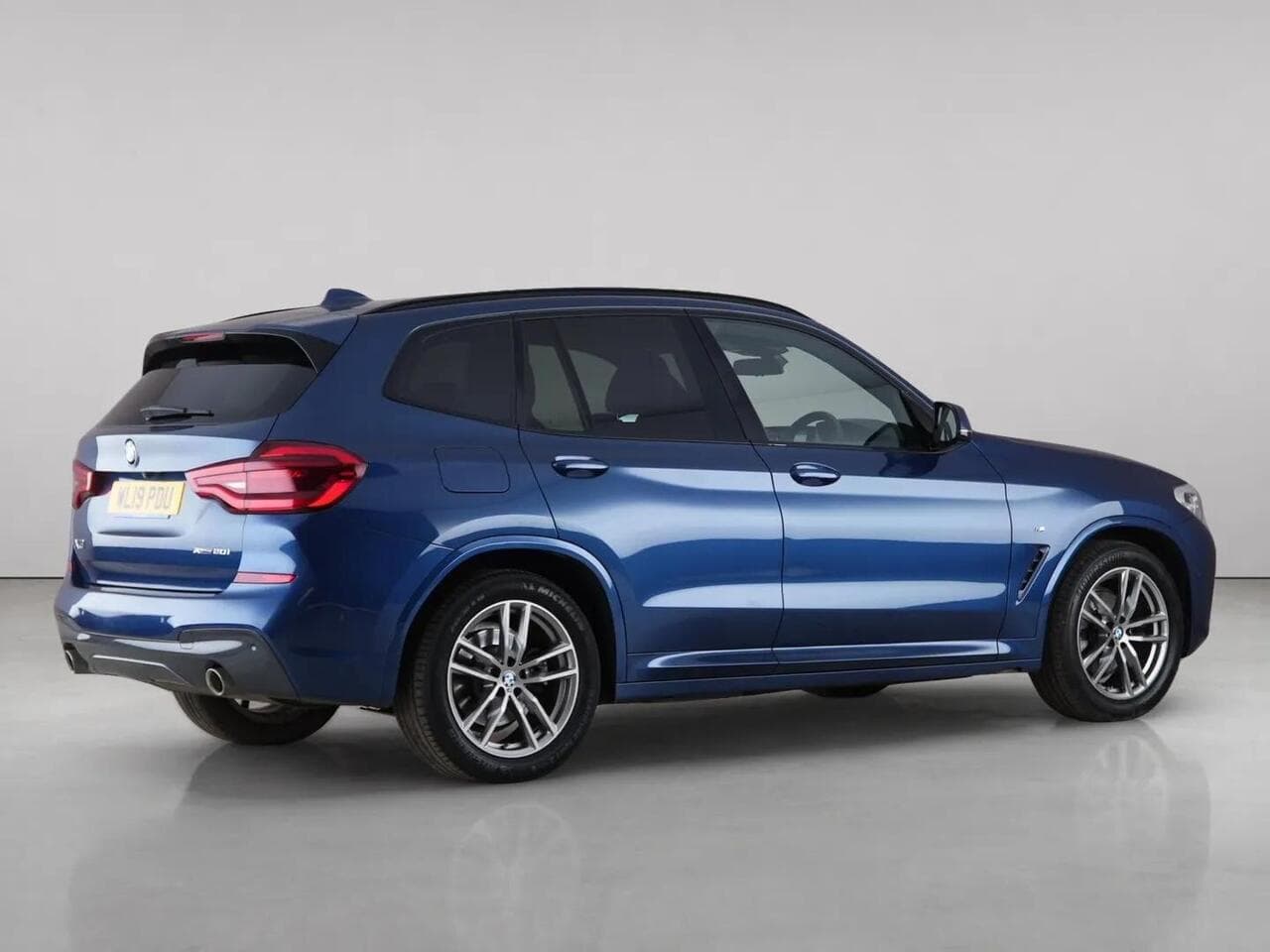 BMW X3 thumbnail Side Right