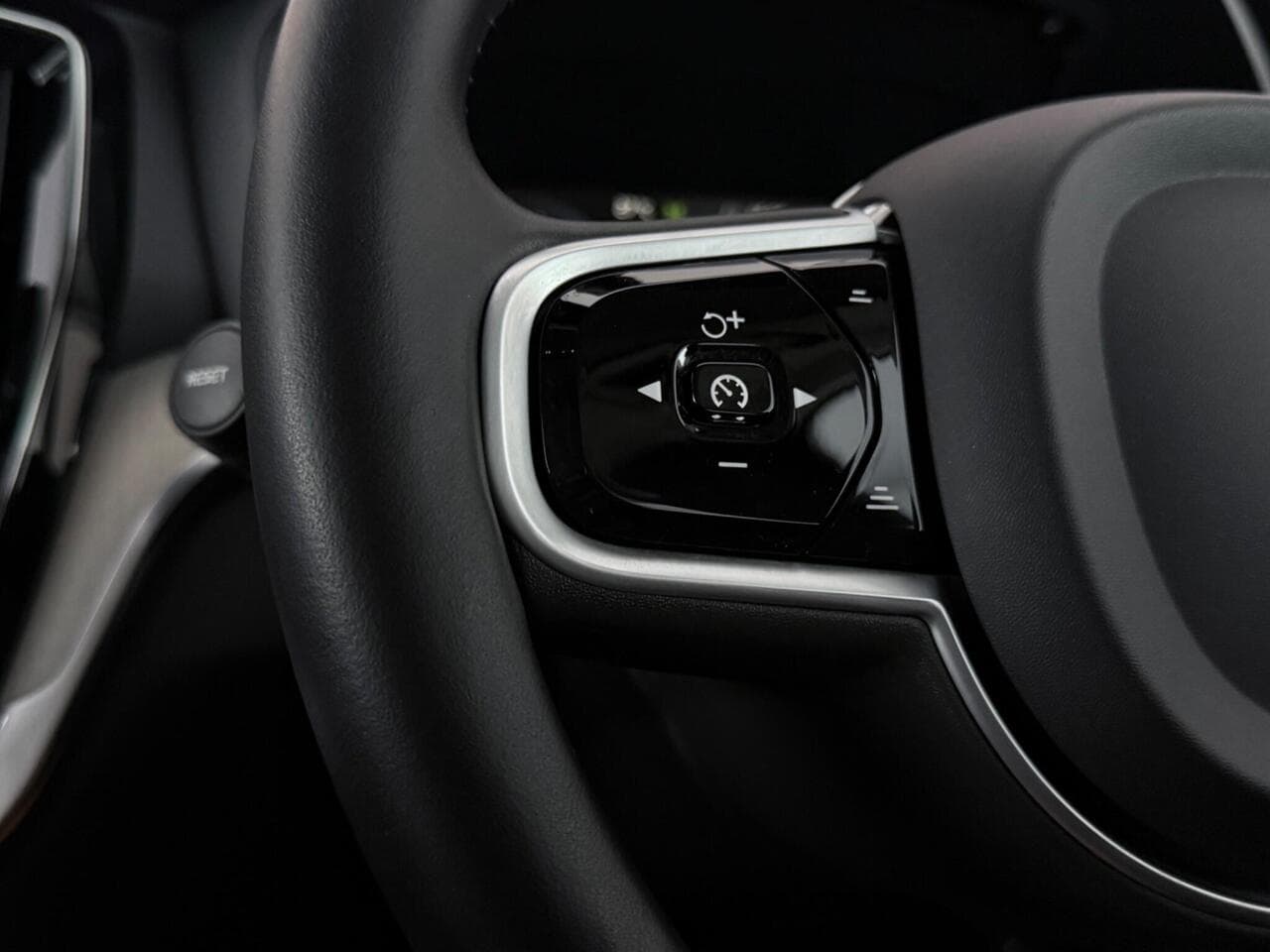 Volvo S60 thumbnail Misc Controls