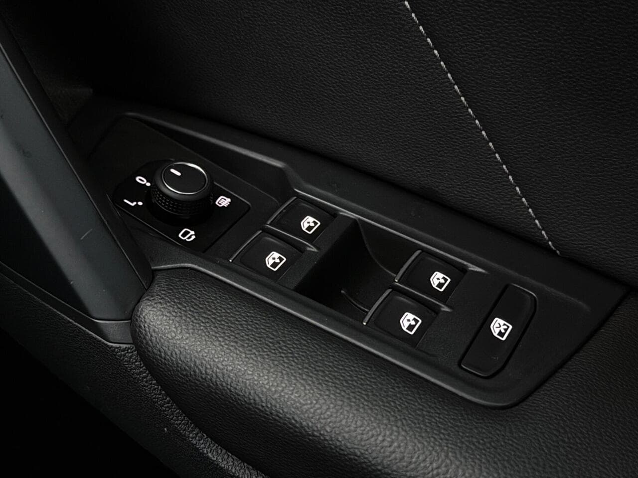 Volkswagen Tiguan thumbnail Misc Controls