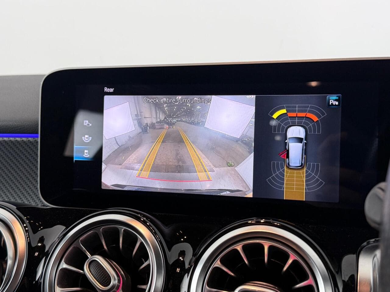 Mercedes-Benz GLB thumbnail Infotainment System