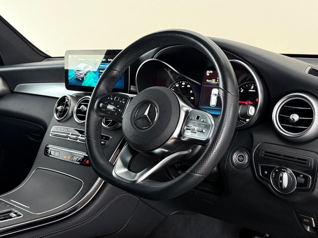 Mercedes-Benz GLC thumbnail Interior Front