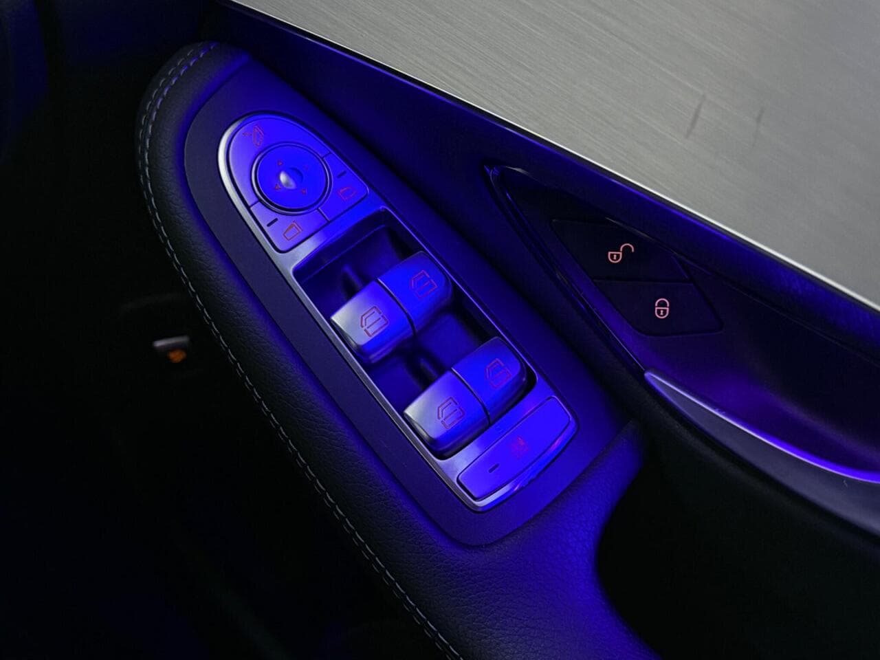 Mercedes-Benz GLC thumbnail Misc Controls