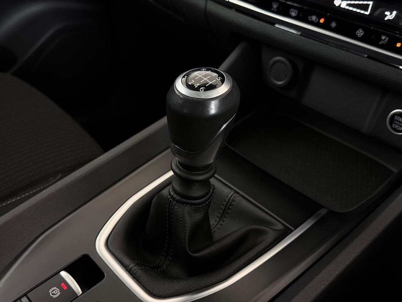 Nissan Qashqai thumbnail Interior Front