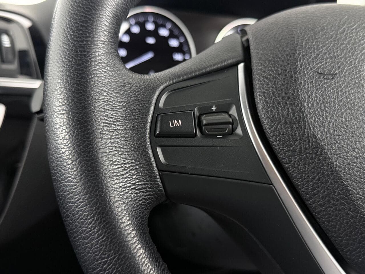 BMW 1 Series thumbnail Misc Controls