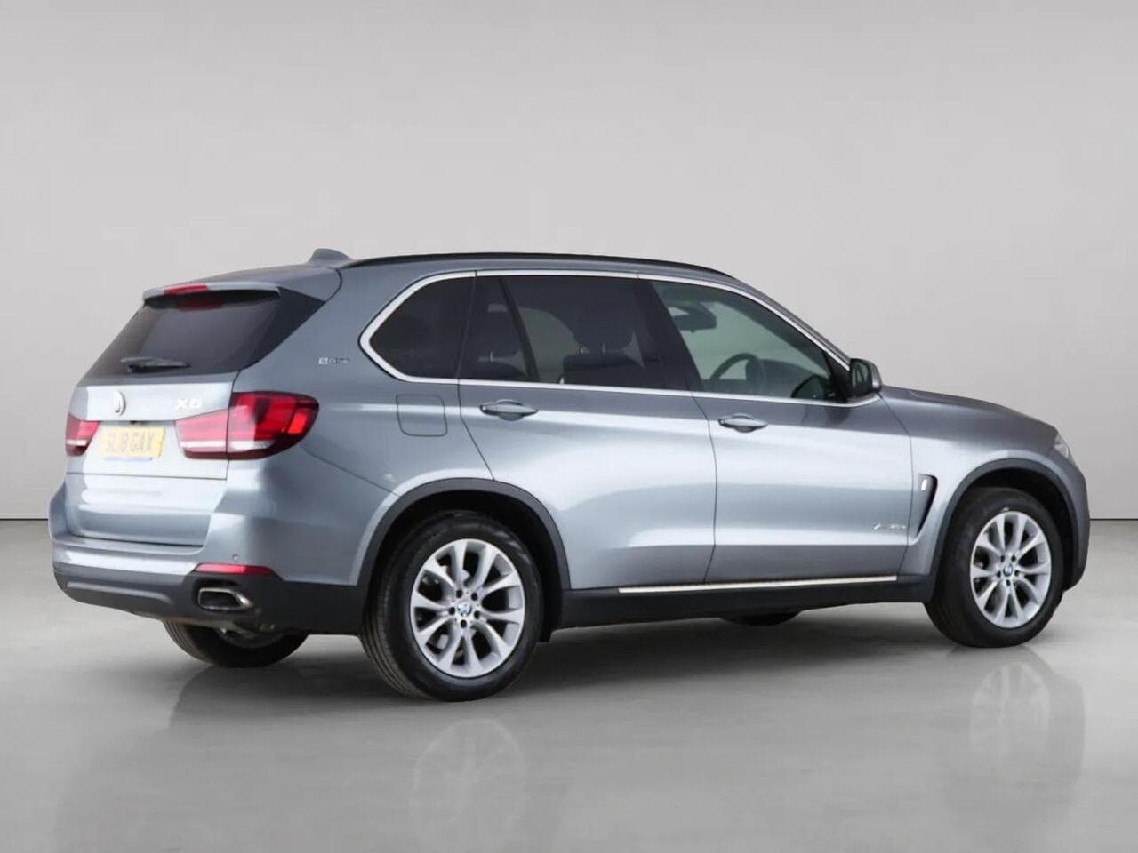 BMW X5 thumbnail Side Right
