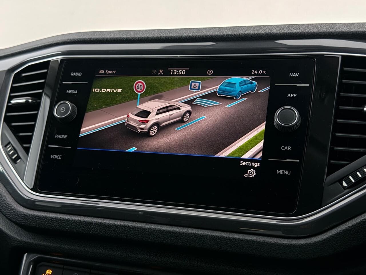 Volkswagen T-Roc thumbnail Infotainment System