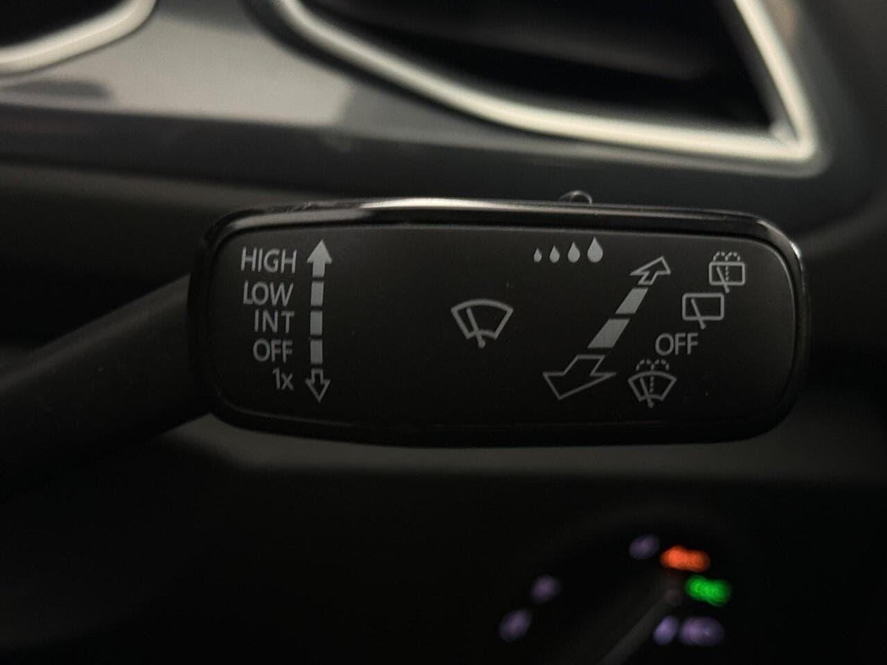 Volkswagen T-Roc thumbnail Misc Controls