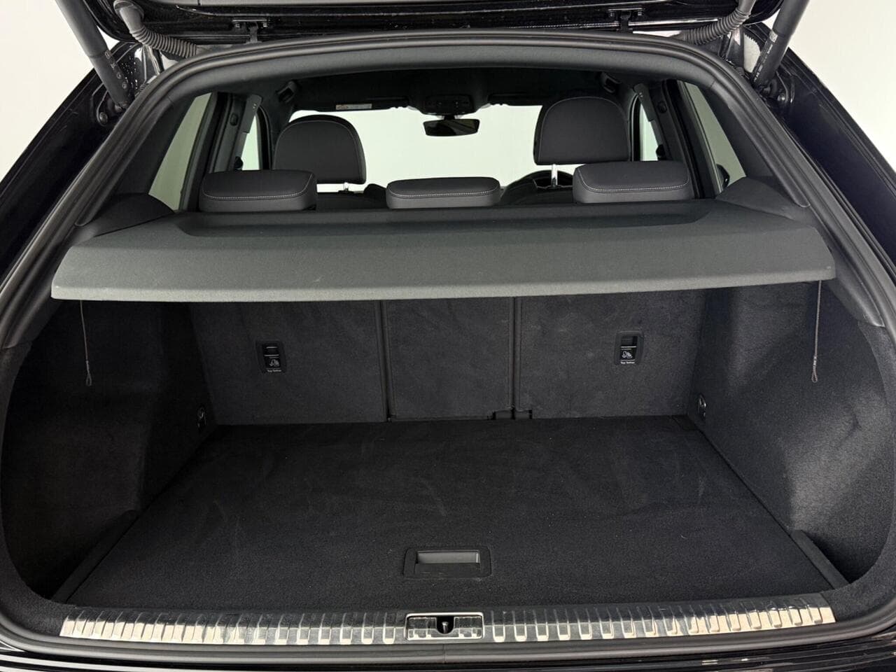 Audi Q3 thumbnail Boot