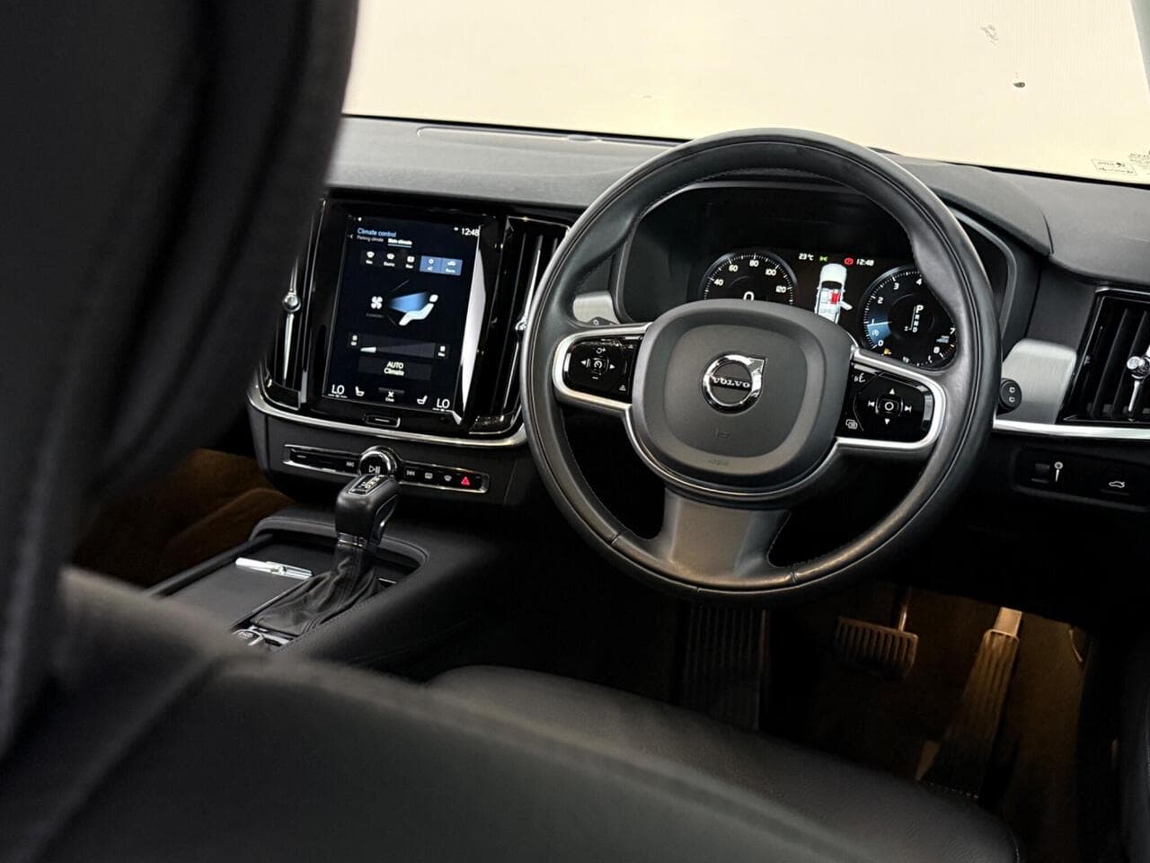 Volvo V90 thumbnail Steering Wheel