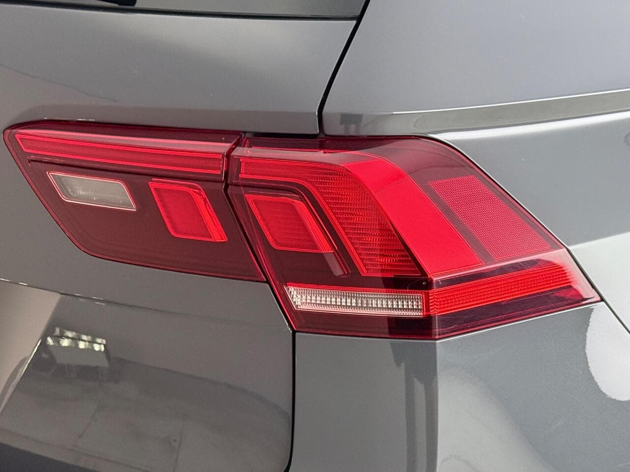 Volkswagen Tiguan thumbnail Lights Rear