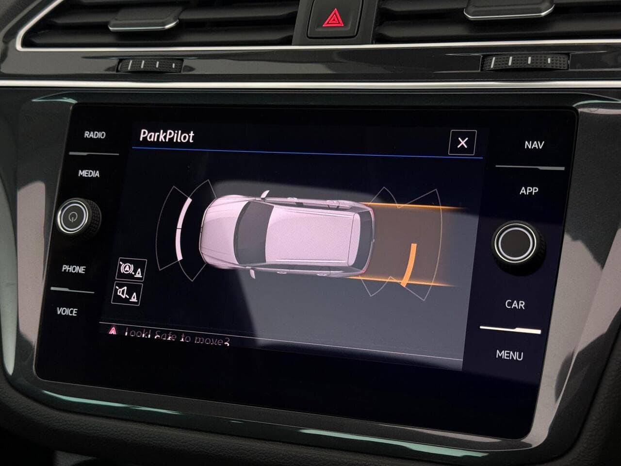 Volkswagen Tiguan thumbnail Infotainment System