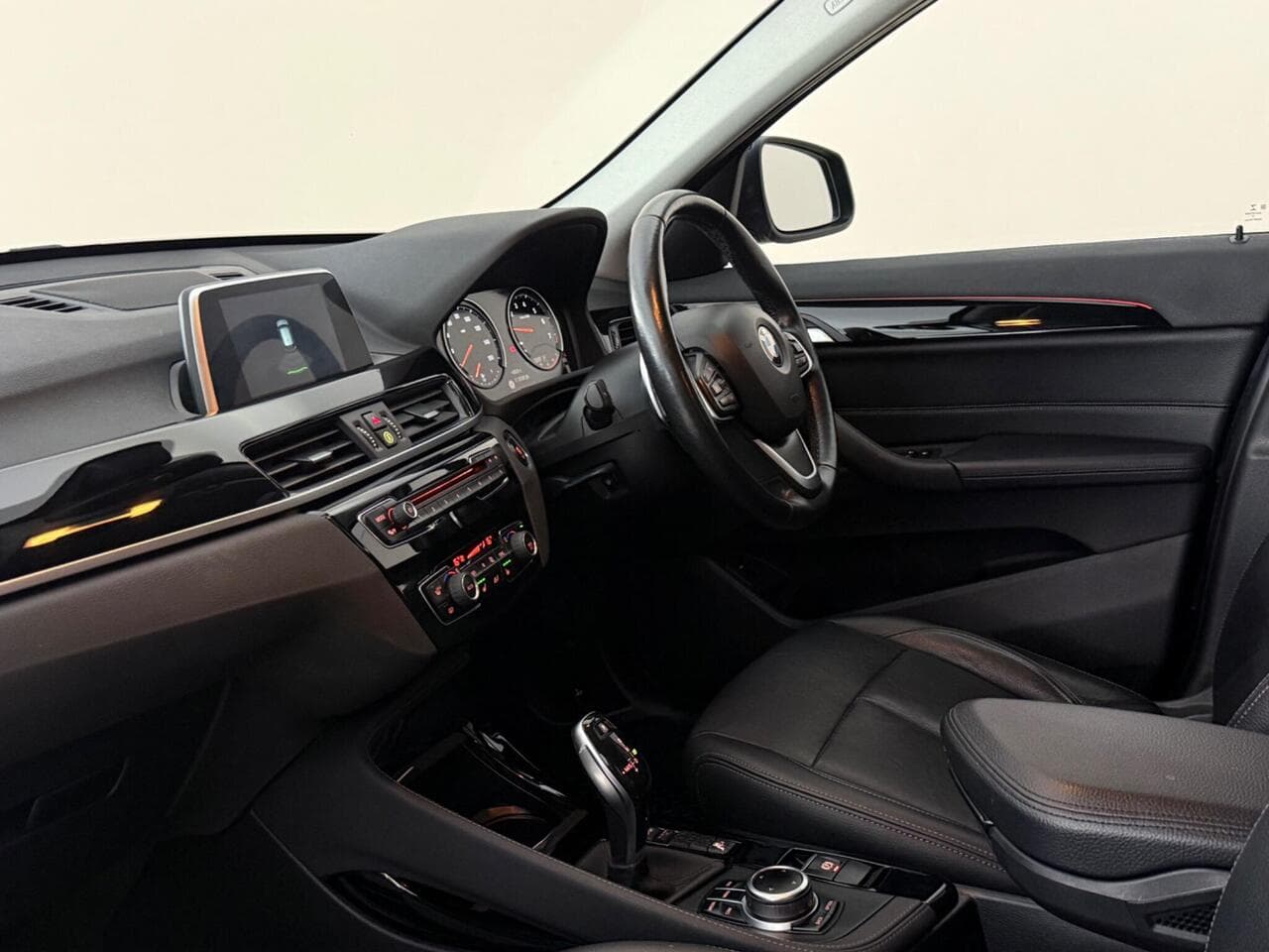 BMW X1 thumbnail Interior Front