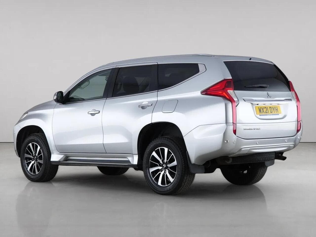 Mitsubishi Shogun Sport thumbnail Rear Left