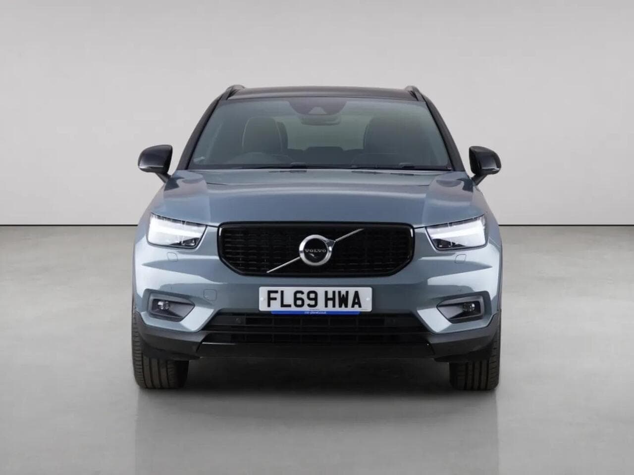 Volvo XC40 thumbnail Front