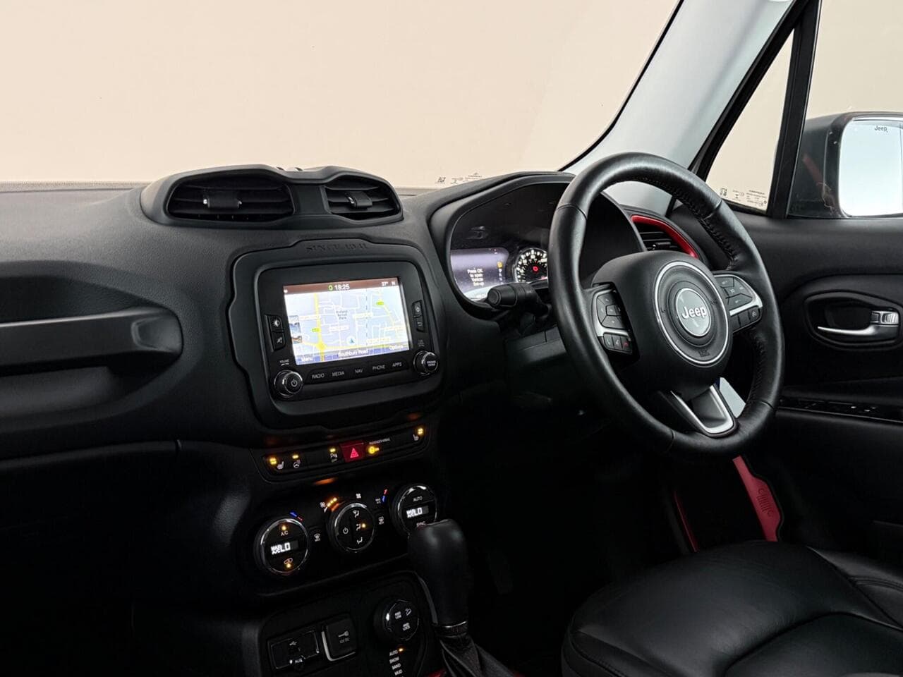 Jeep Renegade thumbnail Interior Front