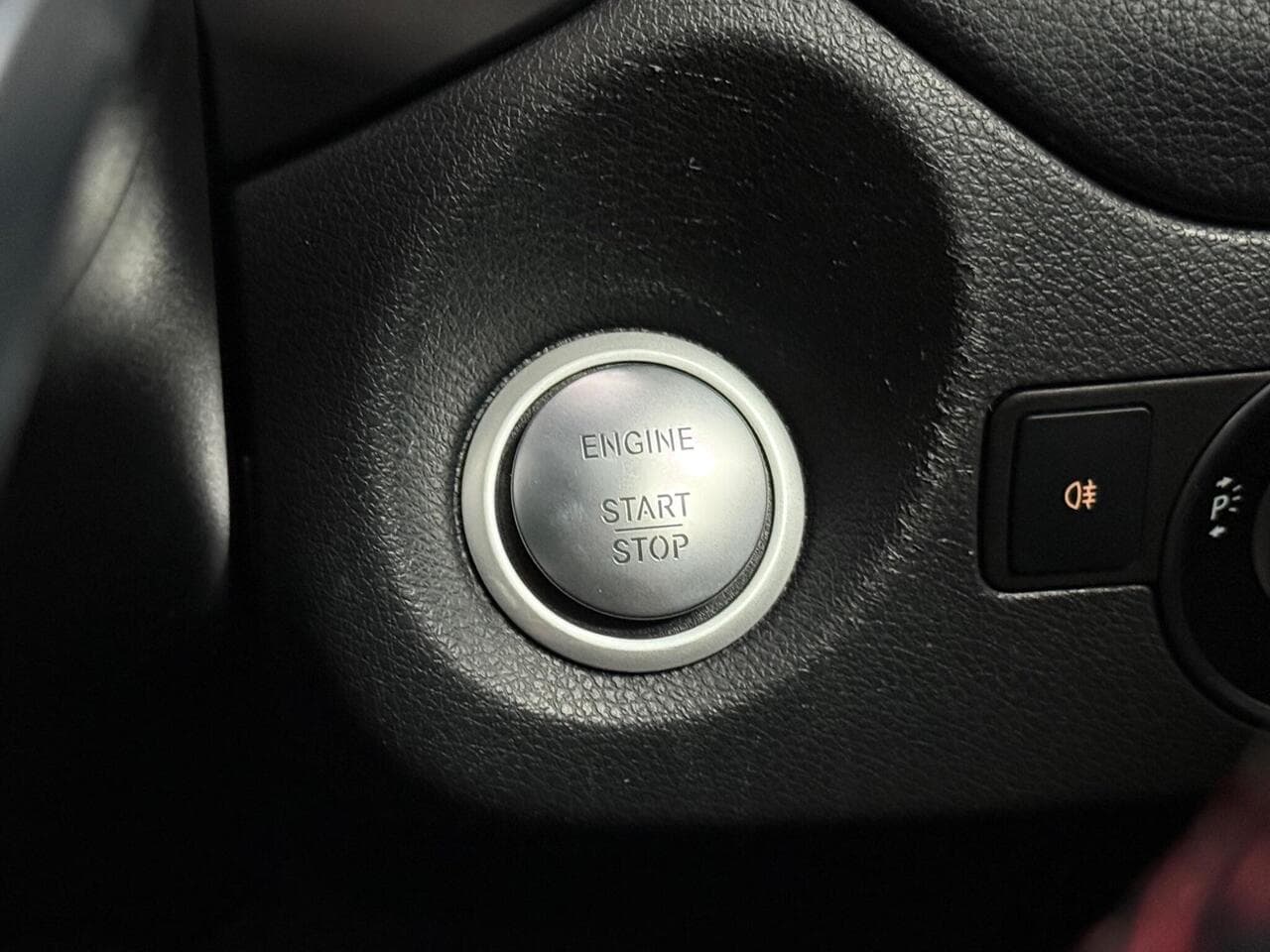 Mercedes-Benz GLA thumbnail Misc Controls