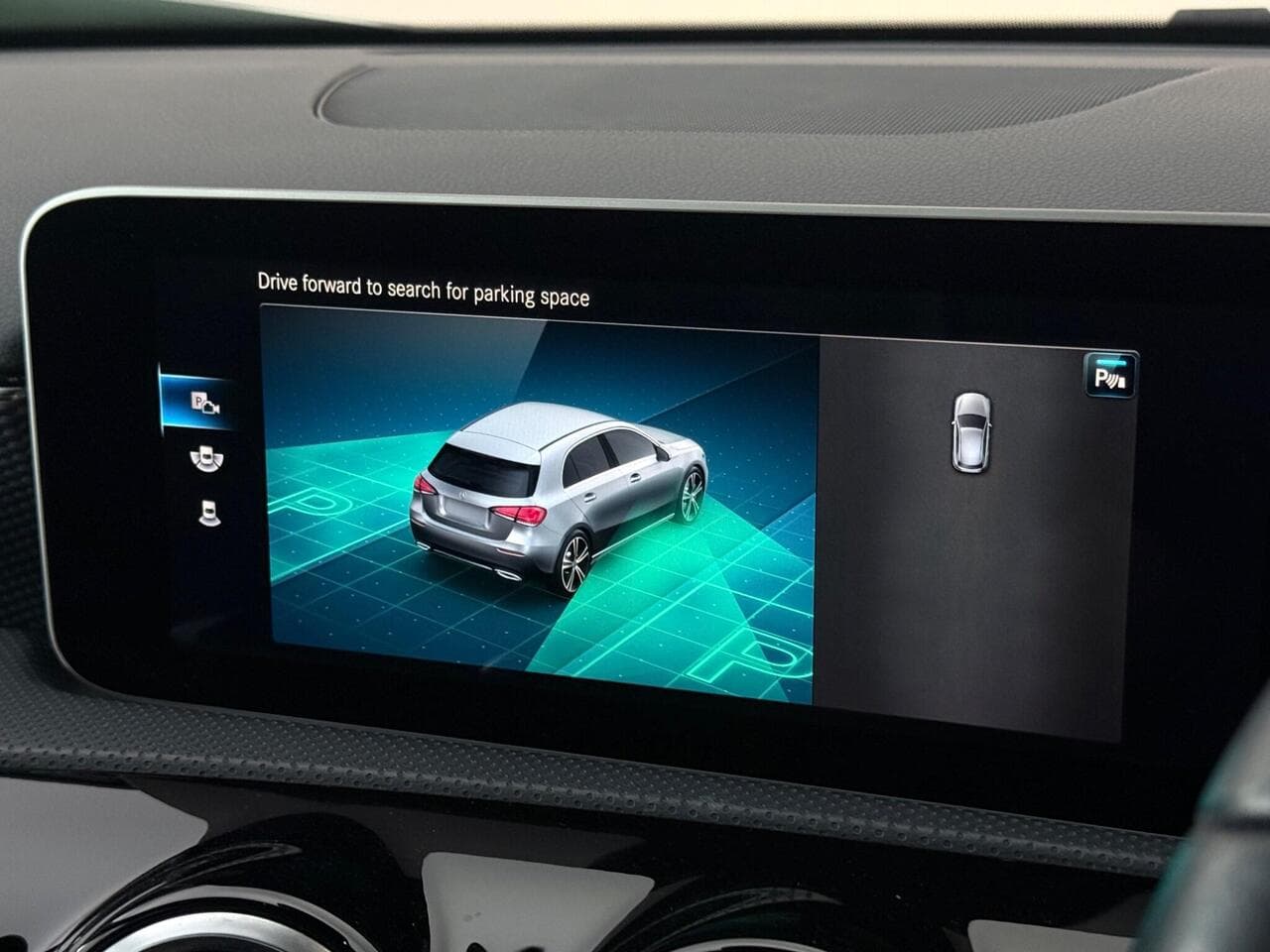 Mercedes-Benz A Class thumbnail Infotainment System