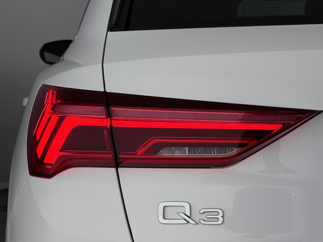 Audi Q3 thumbnail Lights Rear