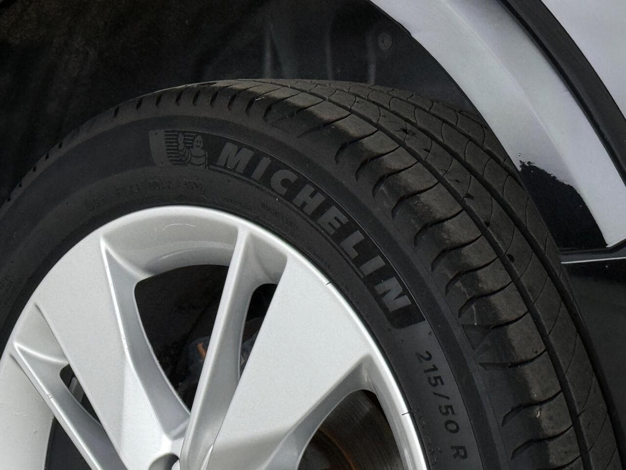Audi Q2 thumbnail Tyre Tread