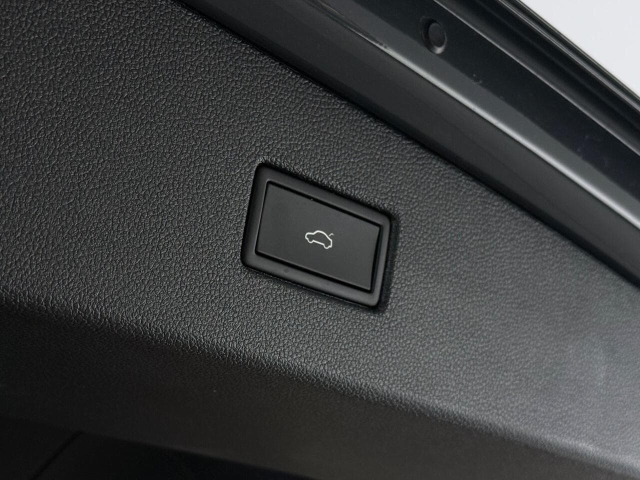 Volkswagen Tiguan thumbnail Misc Controls