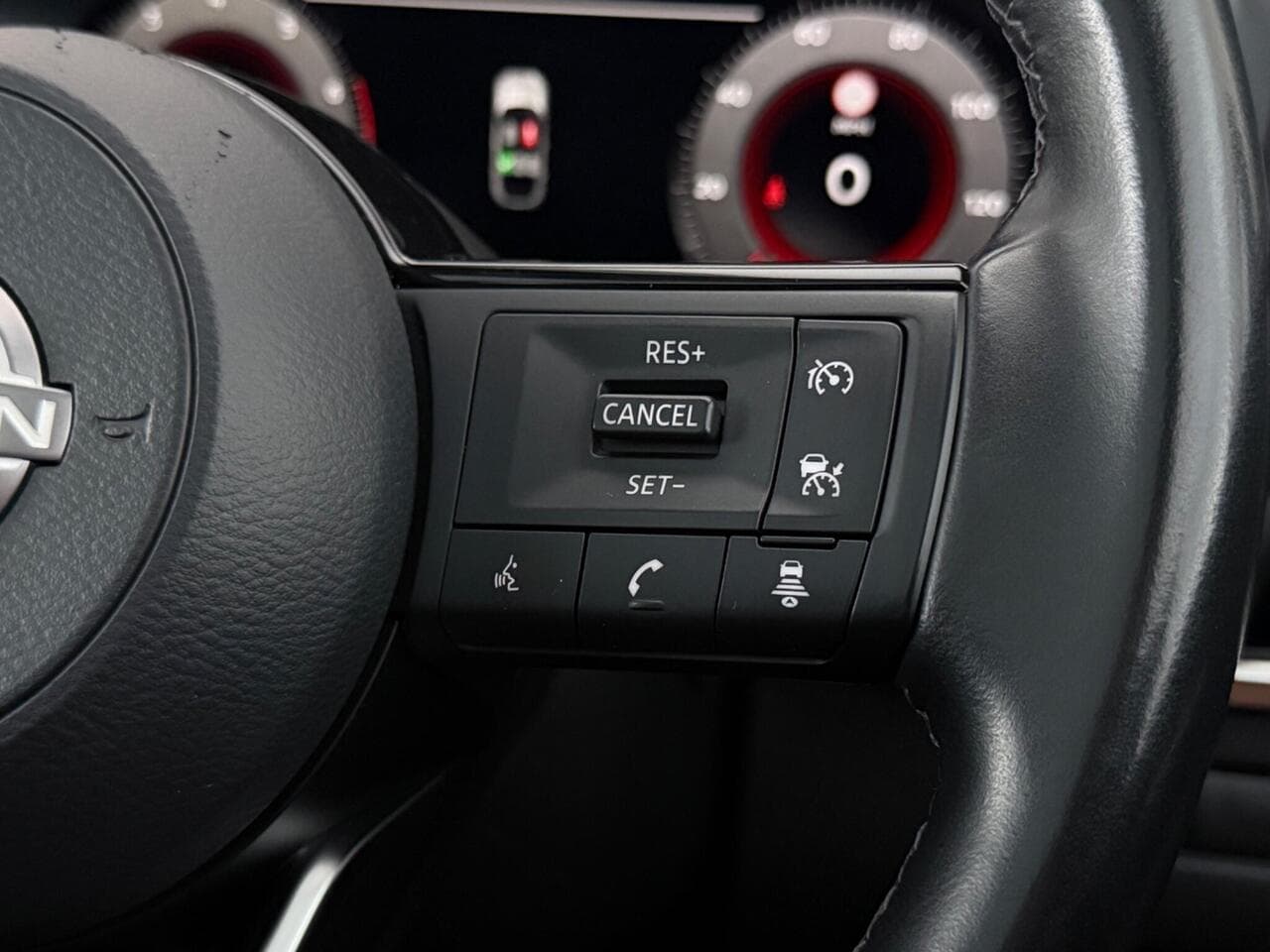 Nissan Qashqai thumbnail Misc Controls