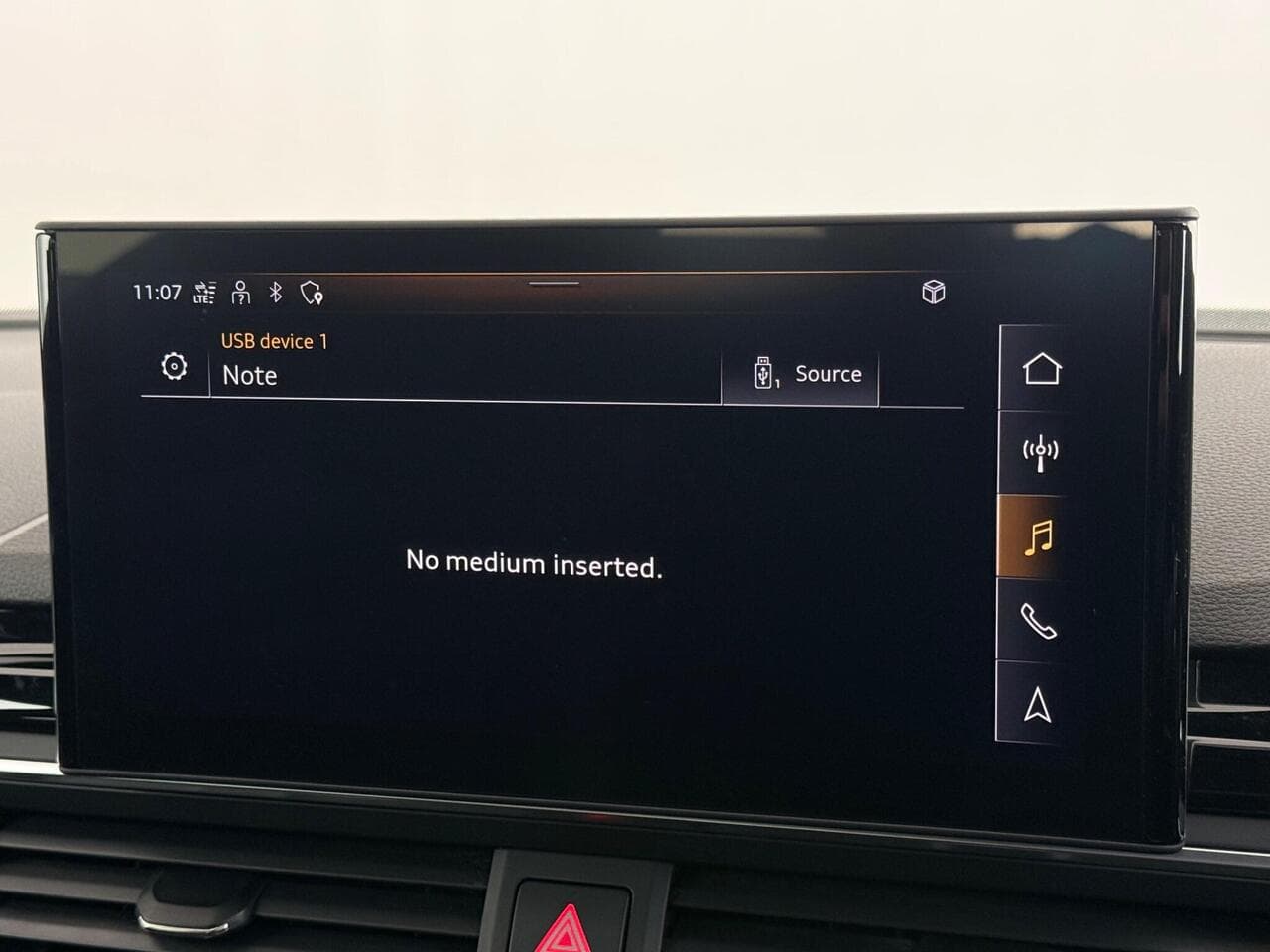 Audi A4 Avant thumbnail Infotainment System