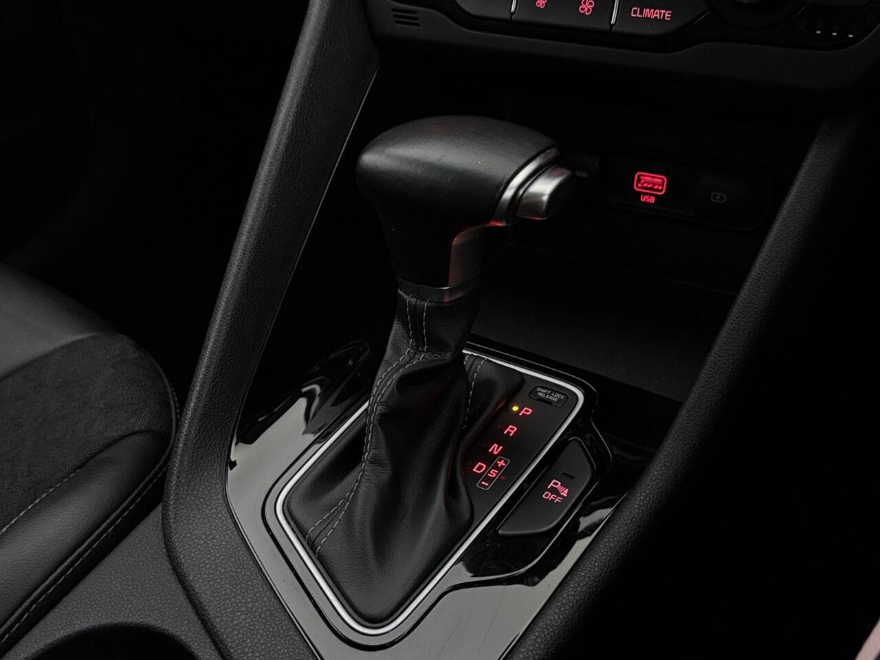 Kia Niro thumbnail Interior Front