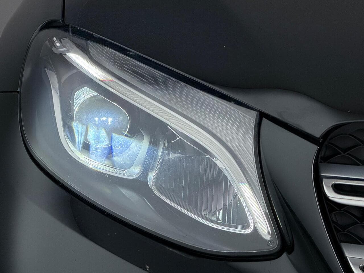 Mercedes-Benz GLC thumbnail Lights Front