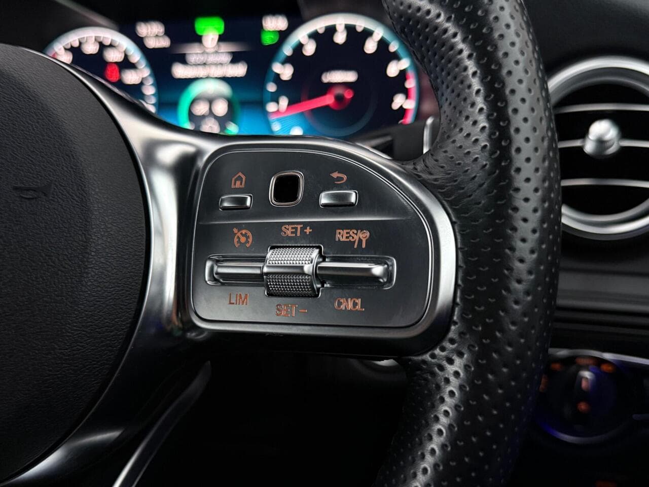 Mercedes-Benz GLC thumbnail Misc Controls