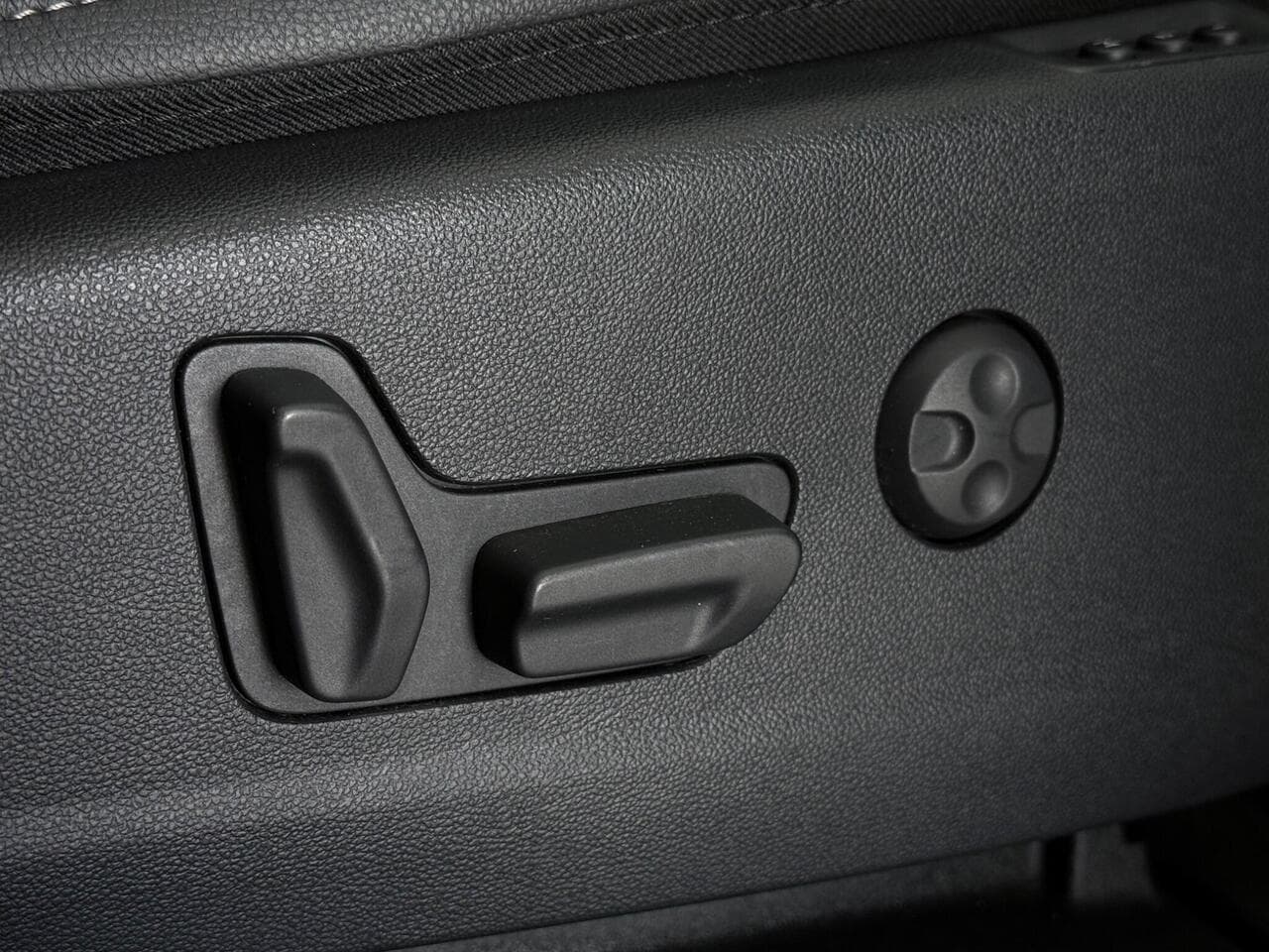 Vauxhall Grandland X thumbnail Misc Controls