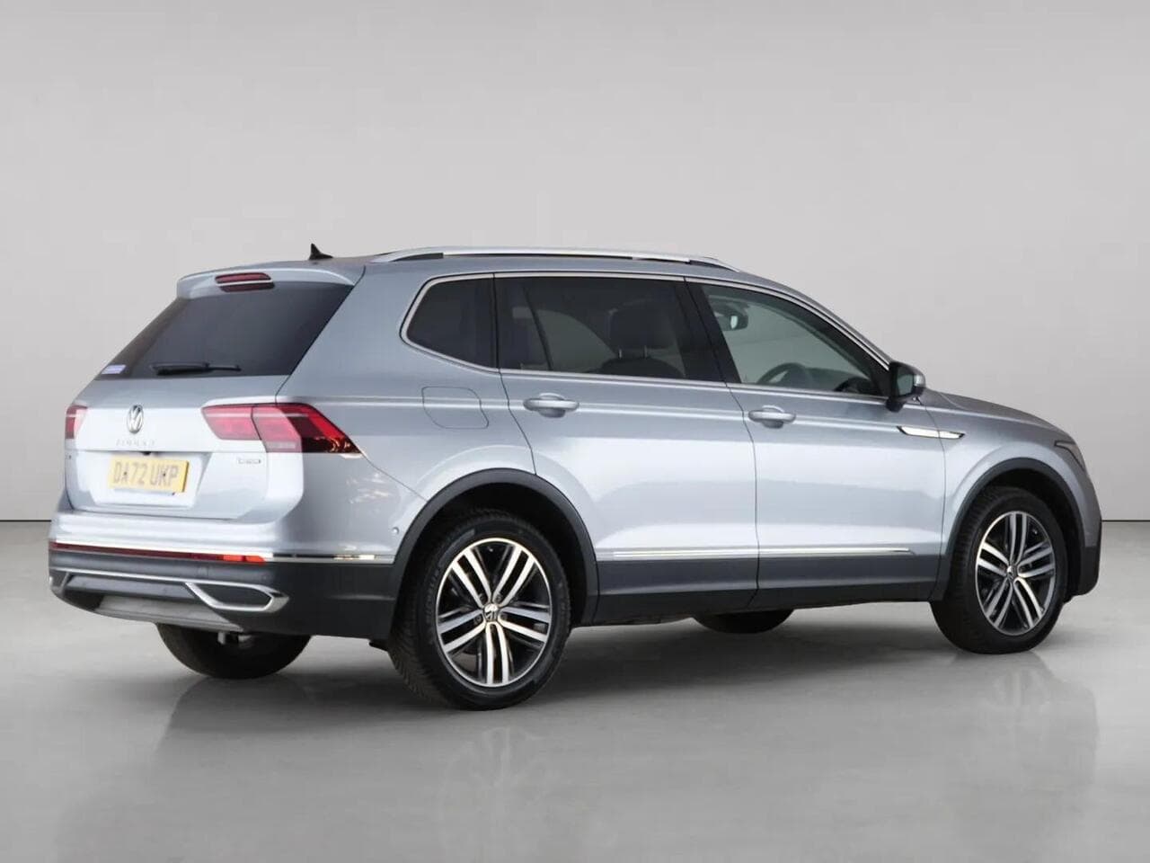 Volkswagen Tiguan Allspace thumbnail Rear Right