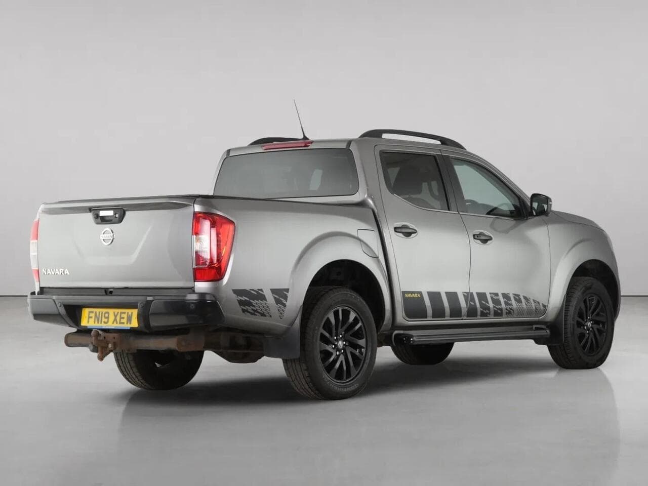 Nissan Navara thumbnail Rear Right