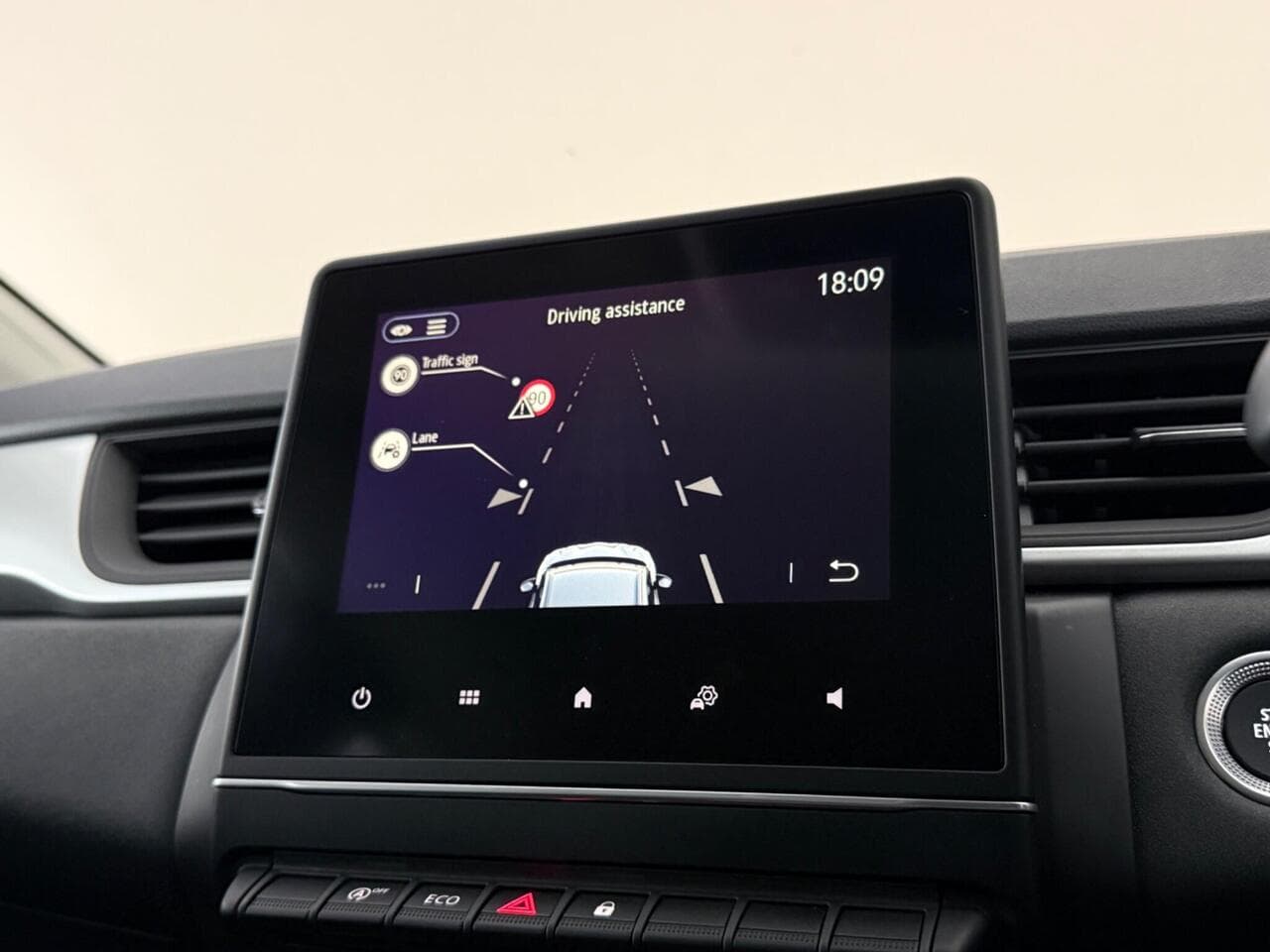 Renault Captur thumbnail Infotainment System