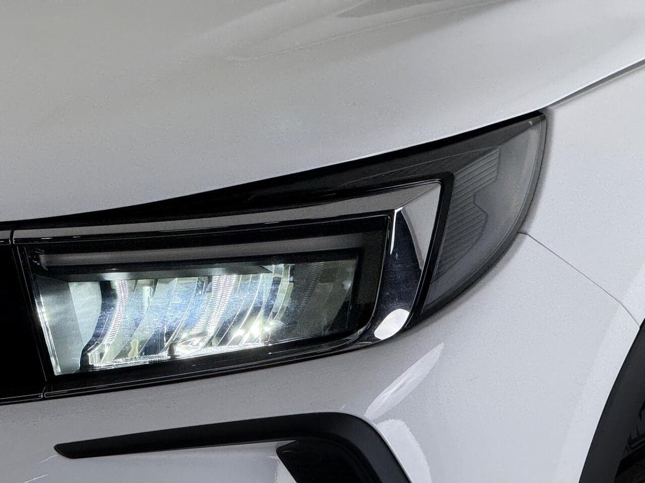Vauxhall Grandland thumbnail Lights Front