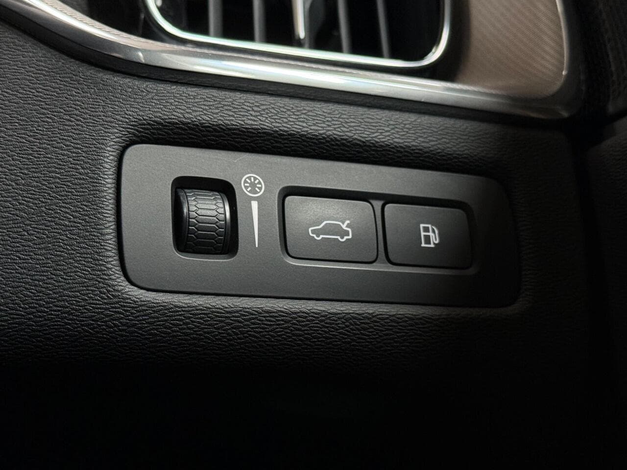 Volvo XC60 thumbnail Misc Controls