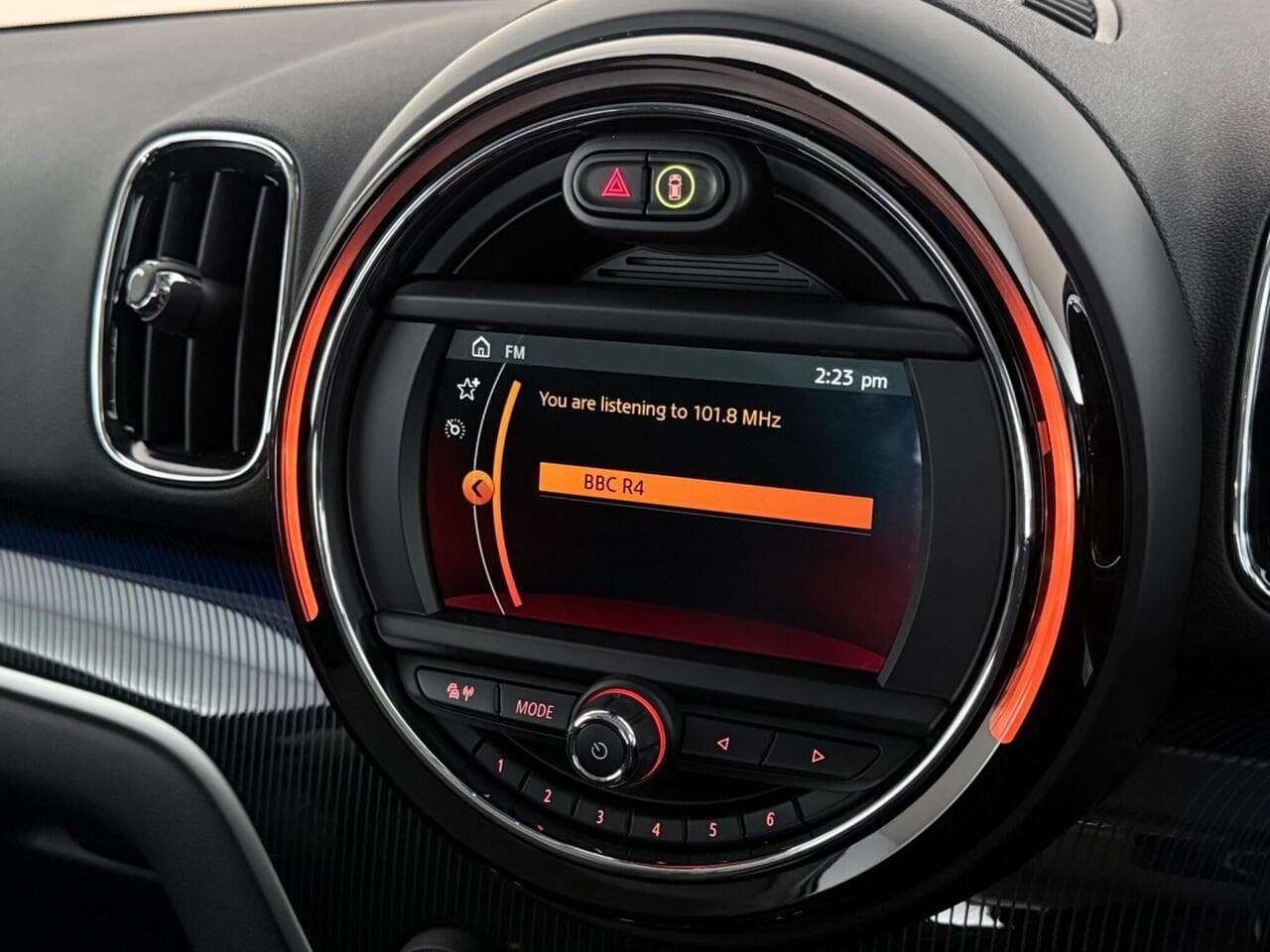 MINI Countryman thumbnail Interior Front