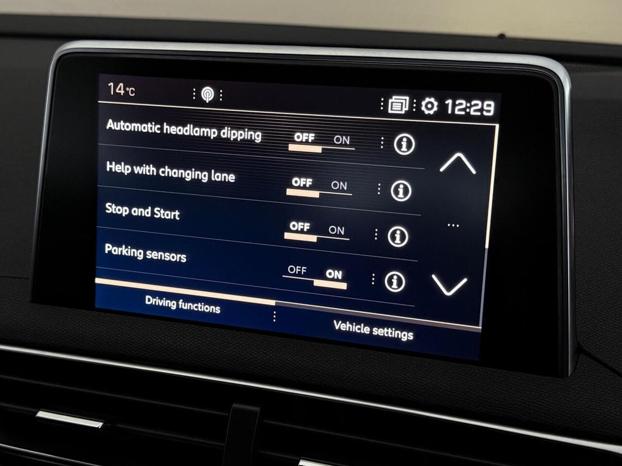 Peugeot 5008 thumbnail Infotainment System