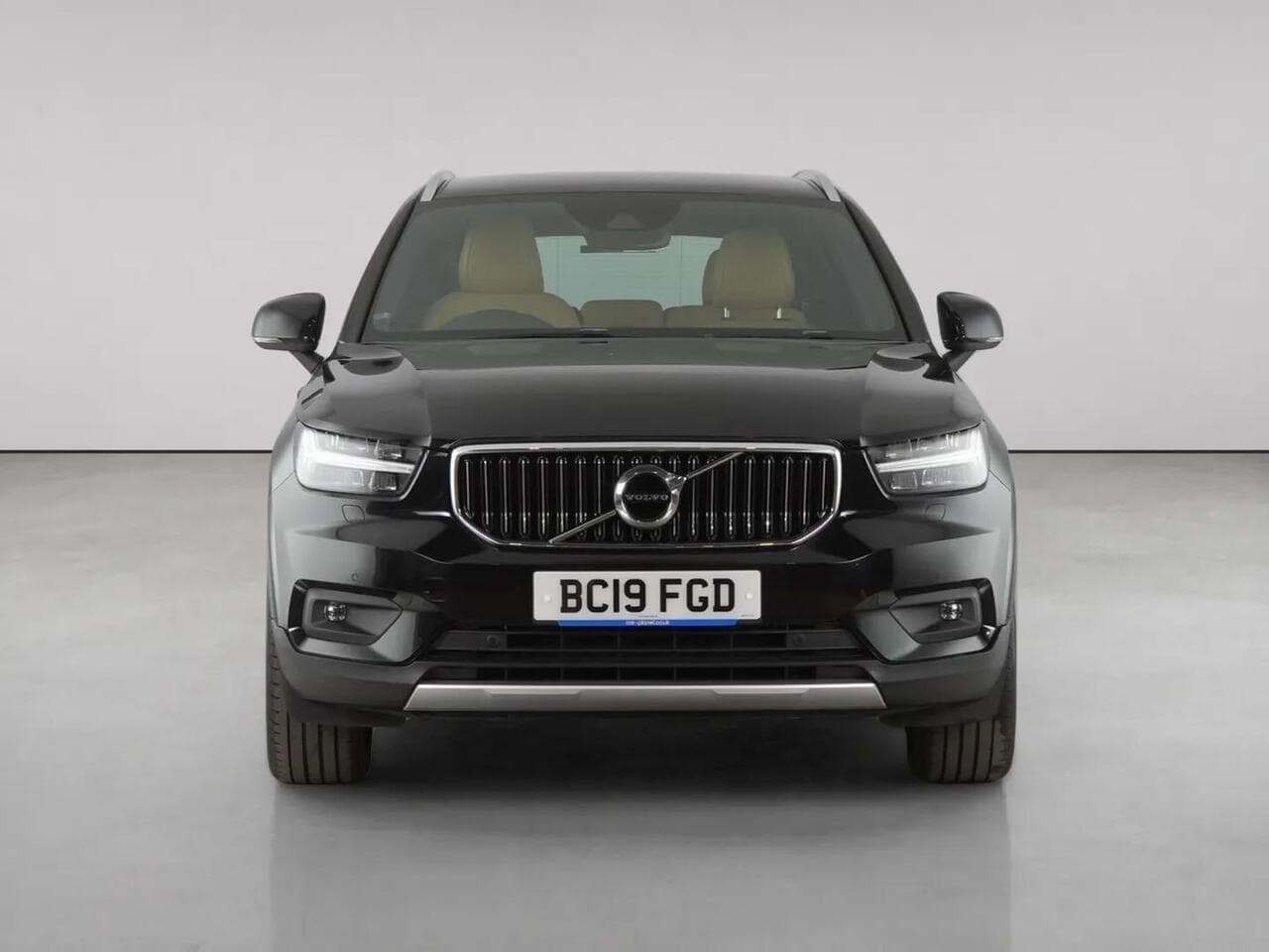 Volvo XC40 thumbnail Front