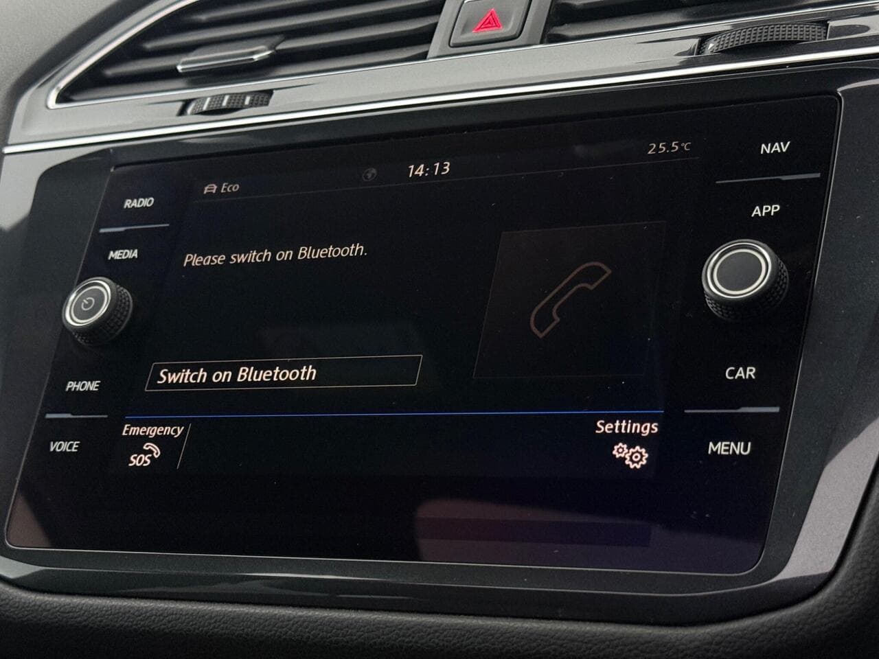 Volkswagen Tiguan Allspace thumbnail Infotainment System