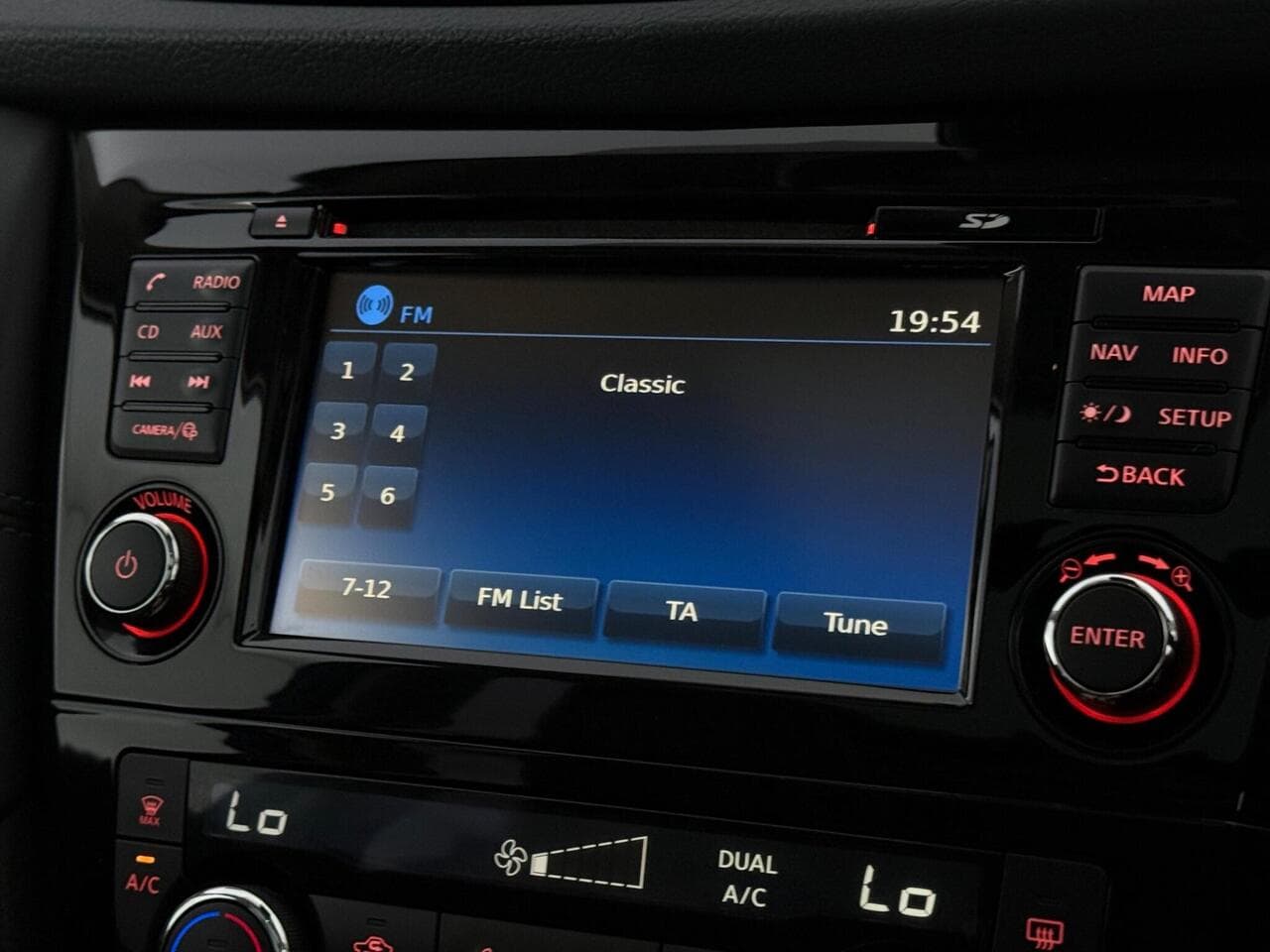Nissan X-Trail thumbnail Infotainment System