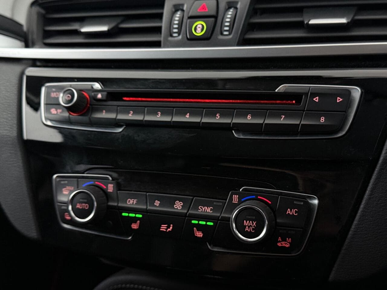 BMW X1 thumbnail Infotainment System