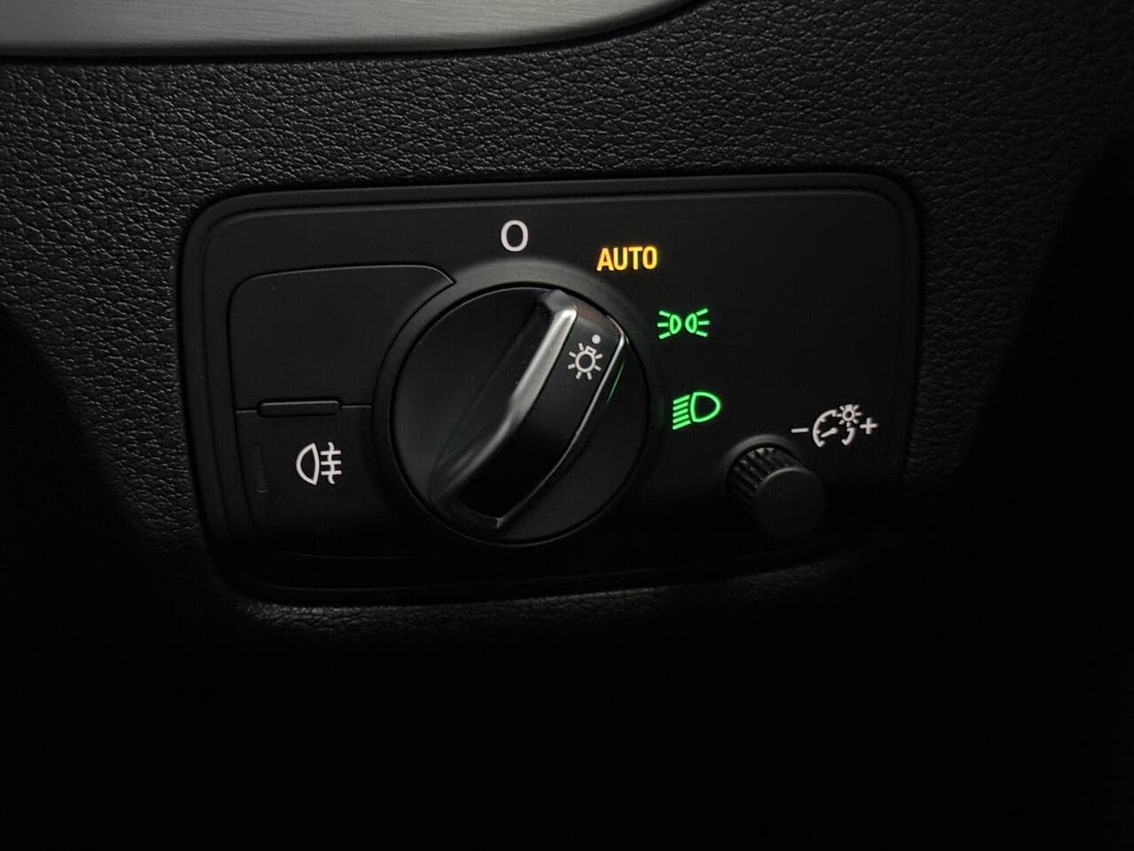 Audi Q2 thumbnail Misc Controls