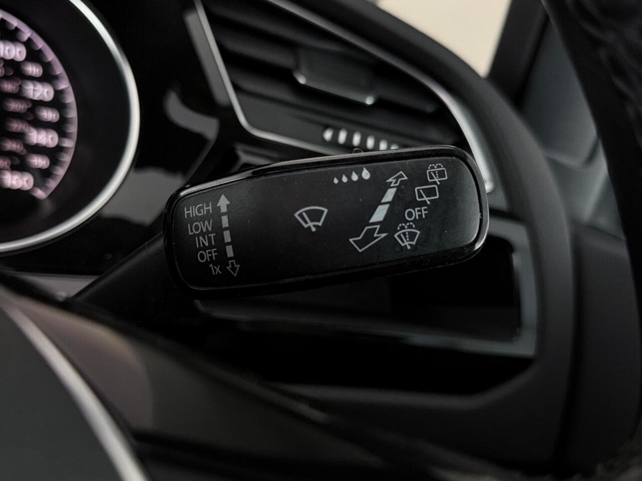 Volkswagen Touran thumbnail Misc Controls