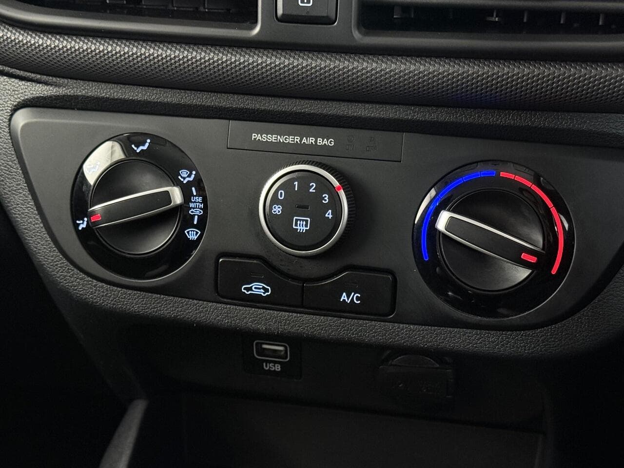 Hyundai i10 thumbnail Misc Controls